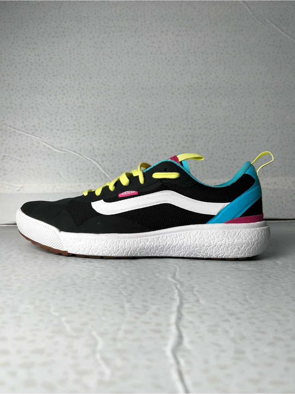 Vans UltraRange Exo Pop Black Multi White Blue Pink Womens Size 9.5 Men’s Size 8